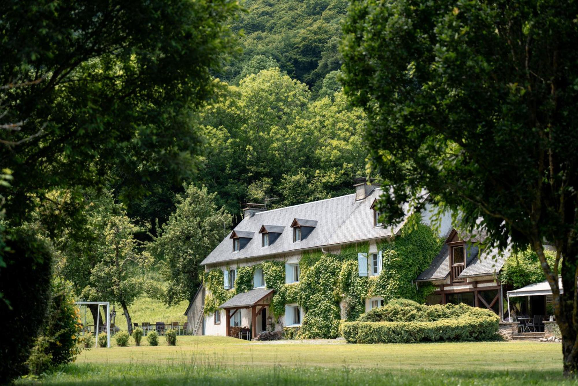 Domaine De Ramonjuan Hotell Bagnères-de-Bigorre Exteriör bild